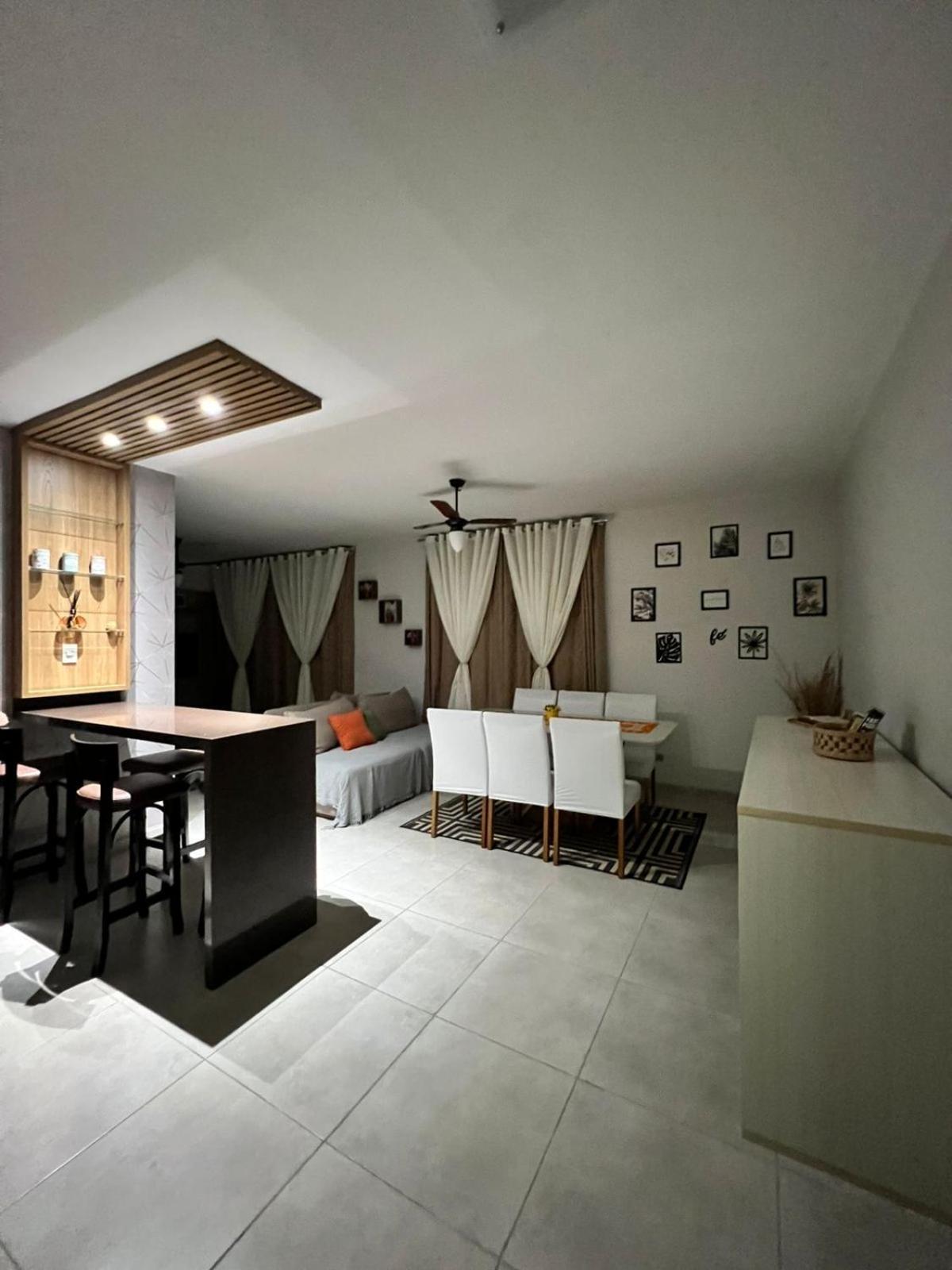 Apartamento Amplo E Belissimo! - 3 Quadras Do Mar! Γκουαρούχα Εξωτερικό φωτογραφία